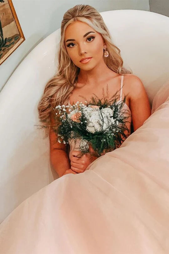 Vestido de fiesta de tul con escote en A, espalda descubierta y lazo, largo hasta el suelo